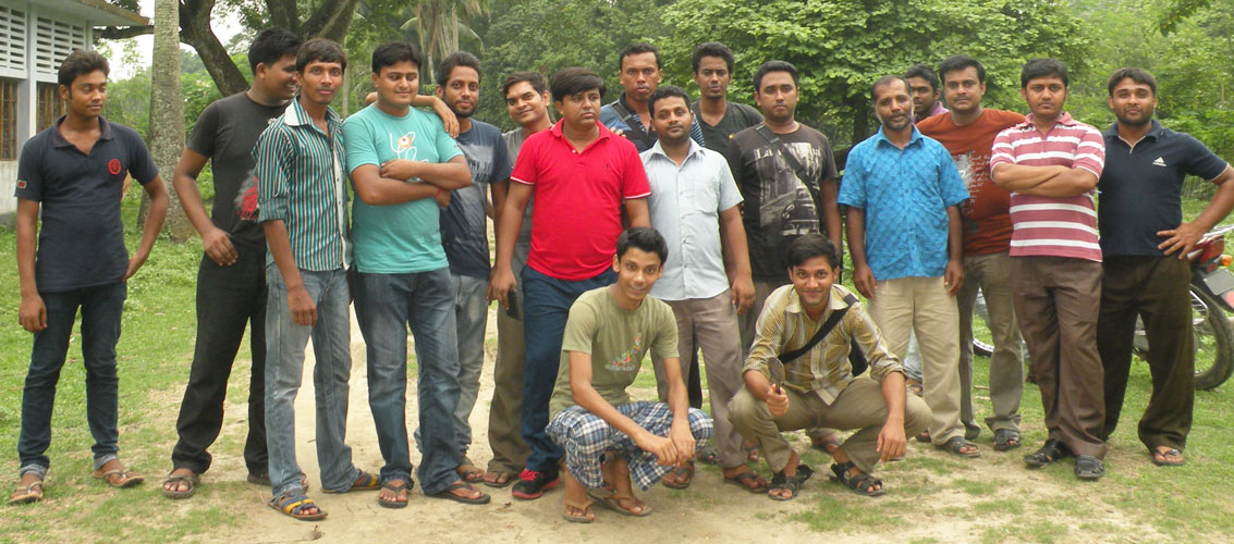 Students-on-Picnic14
